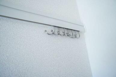 ちょっとした壁掛けに便利な化粧幕板です！ポスターや時計などを壁に穴をあけずに飾れて便利です！