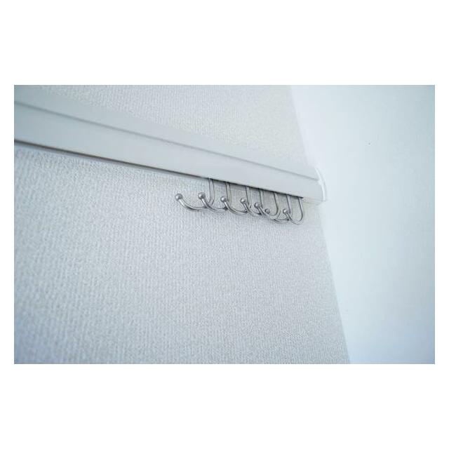 ちょっとした壁掛けに便利な化粧幕板です！ポスターや時計などを壁に穴をあけずに飾れて便利です！