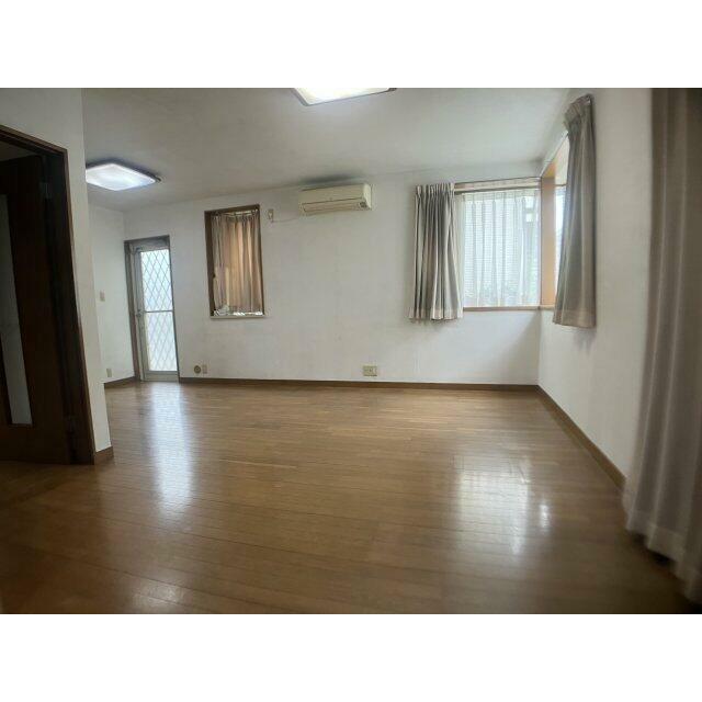 使いやすい居間です。家族みんなで寛げる空間ですね