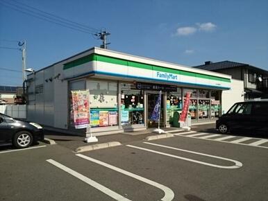 ファミリーマート乙津港店