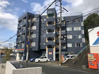 ５階建てのマンションとなります。エレベーターなし。１Ｆはテナントとなります。