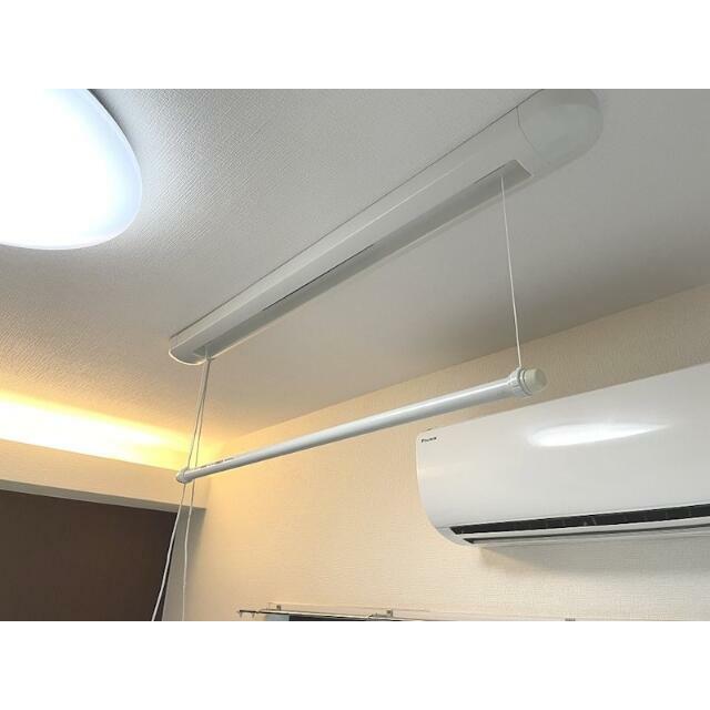 室内に洗濯物が干せる室内物干し付