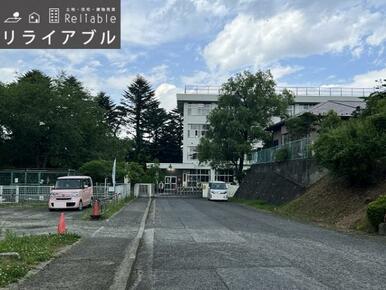 上野山小学校まで徒歩約24分です