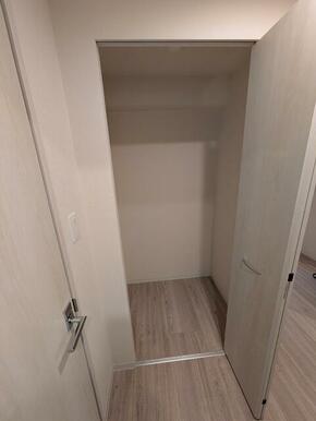 廊下収納※別部屋参考写真です。