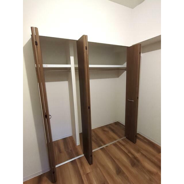 5帖洋室クローゼット※別部屋参考写真です。