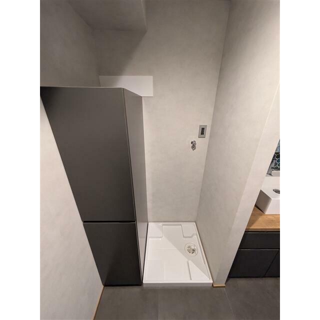 洗濯機置き場＆収納。ドラム式洗濯機設置可能です。