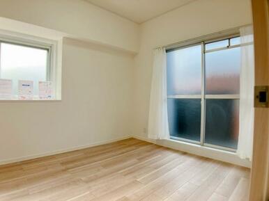 「西側洋室」別角度の写真です。