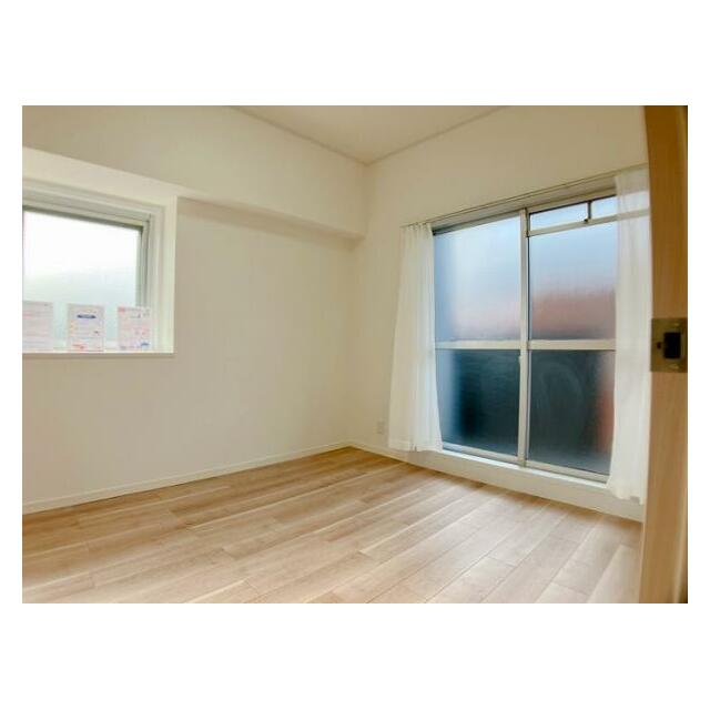 「西側洋室」別角度の写真です。