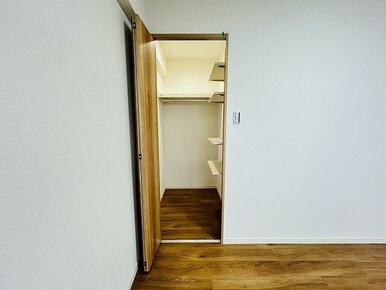 ＬＤＫ横洋室収納