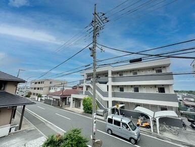 遮る建物もなく人目も気にならない２階のお部屋です