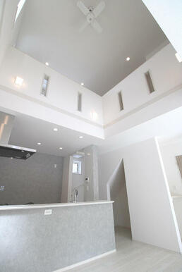 ダイニング吹き抜け