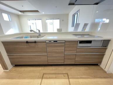 家族の顔が見えるカウンターキッチン！配膳や片付けも楽にできますね＾＾