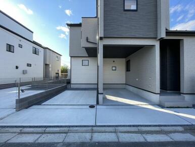 カースペース2台！並列駐車もできます＾＾