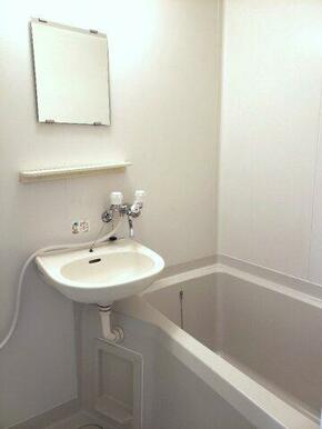 日々の疲れを癒すお風呂付です