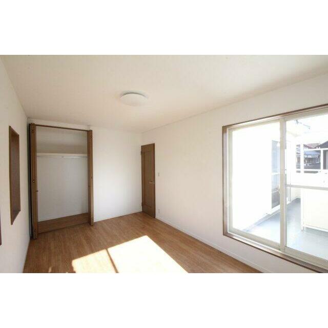 各お部屋にクローゼットがあります