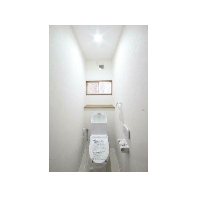 1階と2階にトイレがあり、ウォッシュレット完備