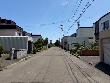 前面道路（北西側から）