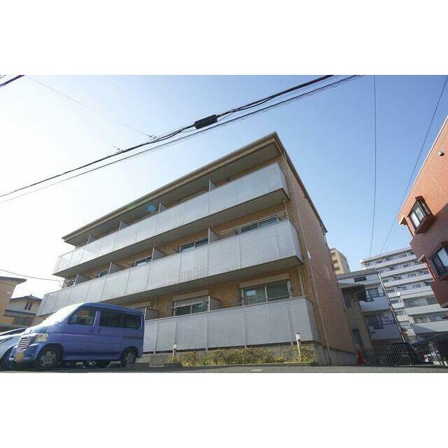 積水ハウス施工の耐震性に優れた重量鉄骨造の３階建て賃貸住宅「シャーメゾン」です。