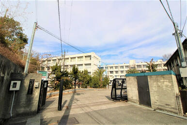 市立峰塚中学校