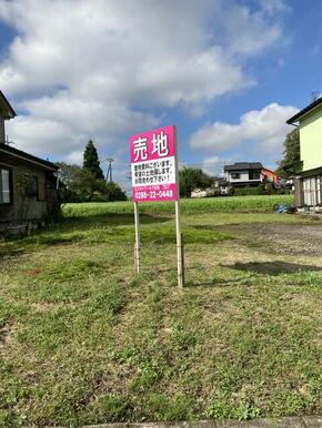 ピンクの看板が目印です