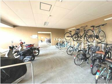 敷地内駐輪場あり☆