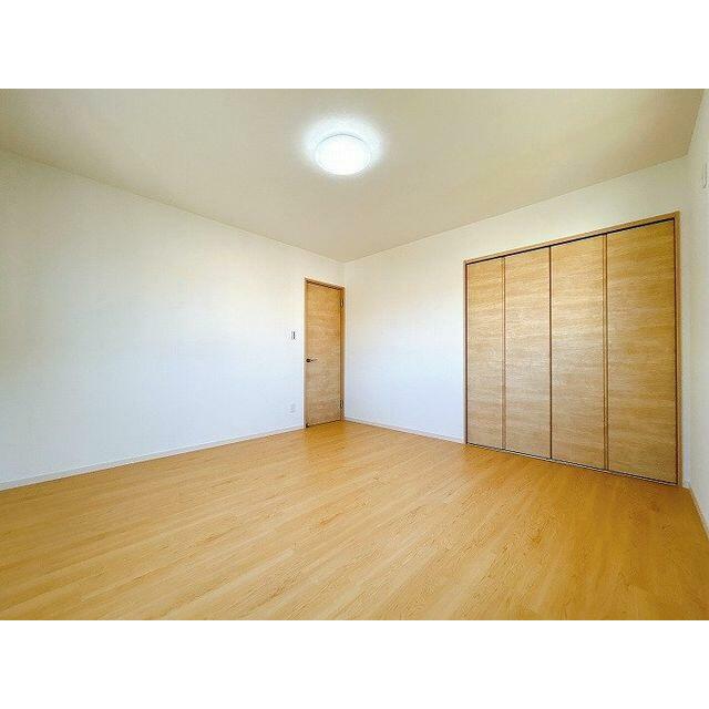 「２階北東側洋室」約８帖のお部屋です。
