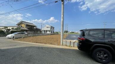 車通りの少ない前面道路