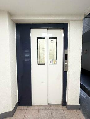 各階停止のエレベーターです。