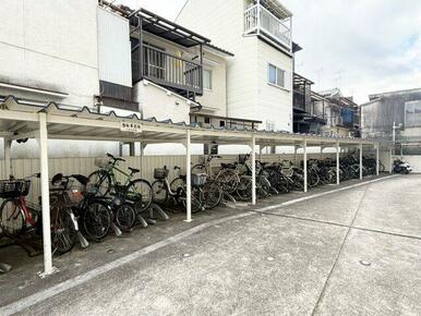 敷地内駐輪場です。
