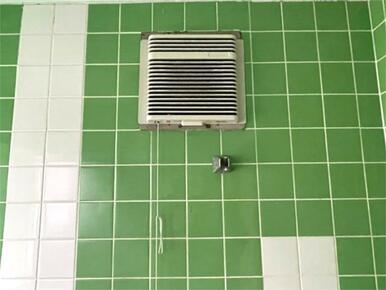 浴室に換気扇を設置。湿気がこもりがちな空間も、快適な状態を保ちます。