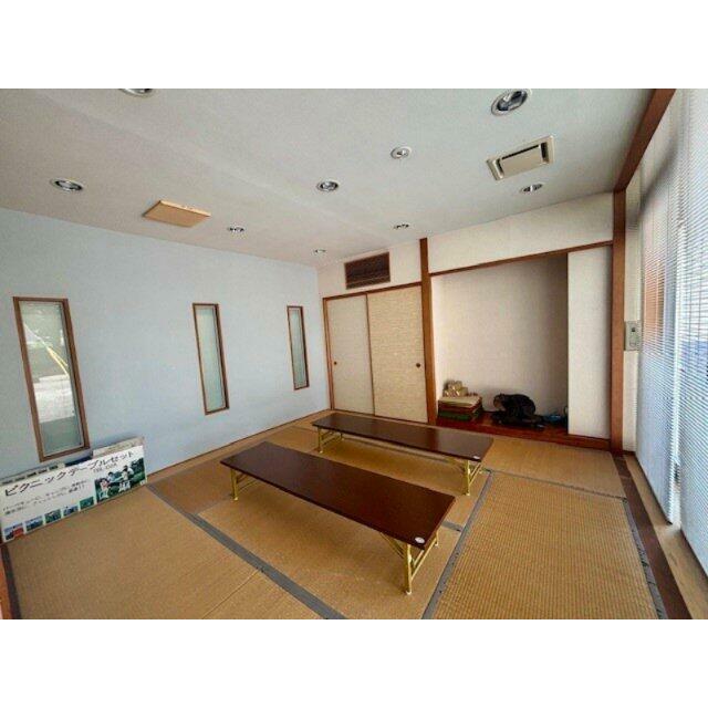 集会室には、落ち着いた和室も用意されています。2025年6月撮影