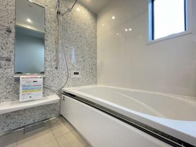 白を基調とし、内装の一部をアクセントクロスに。1日の疲れを癒してくれるくつろぎの空間＾＾