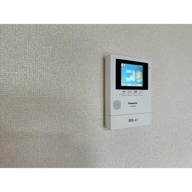 来客はモニターで確認できます