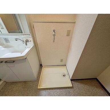 洗濯機は洗面台の隣に置けます