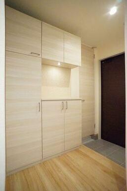 玄関　シューズボックスの設置がございます。