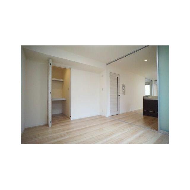 洋室６．４帖　ウォークインクローゼットがございます。