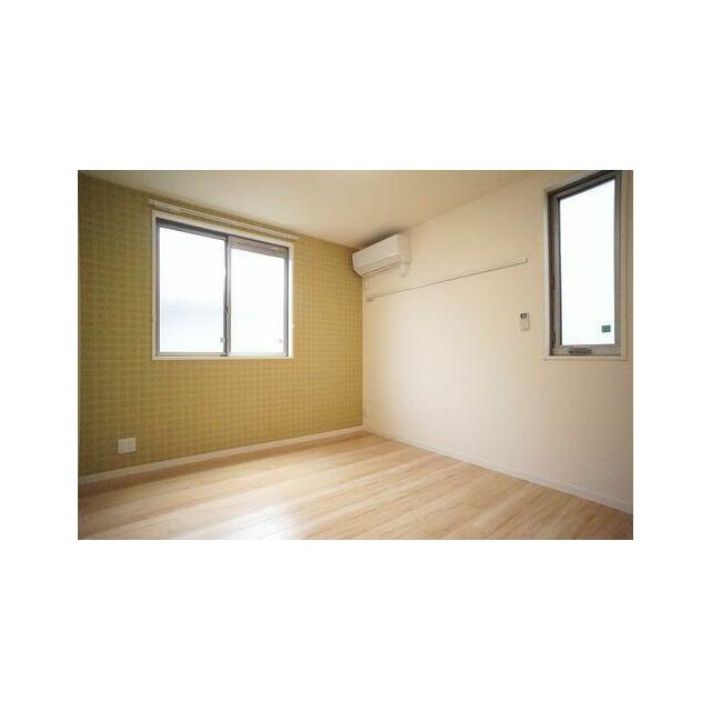 洋室６．４帖　角部屋のため採光が２面ございます。