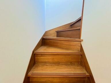 「階段」クリーニング済みです。