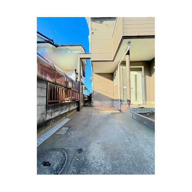 「駐車場」幅約2.6ｍ、奥行き約5.1mです。1台駐車可能です。