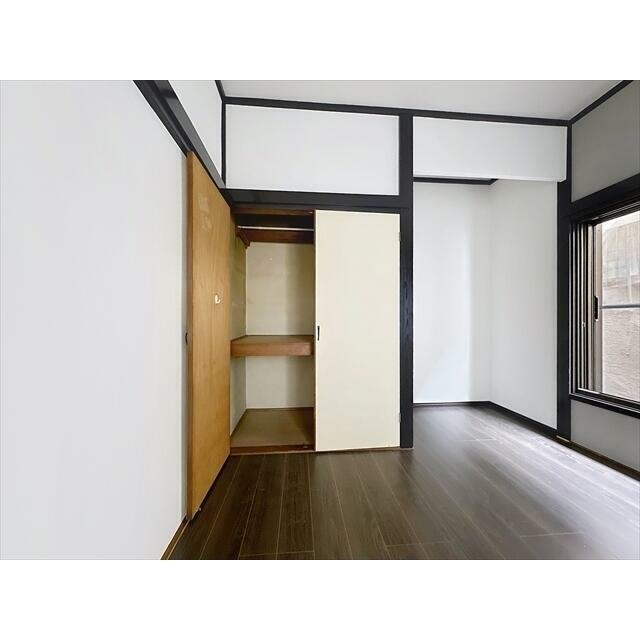 お荷物はこちらにしまえます