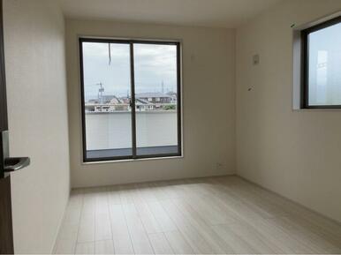 リビングとは別に静かな時間を楽しめる部屋（8号棟）