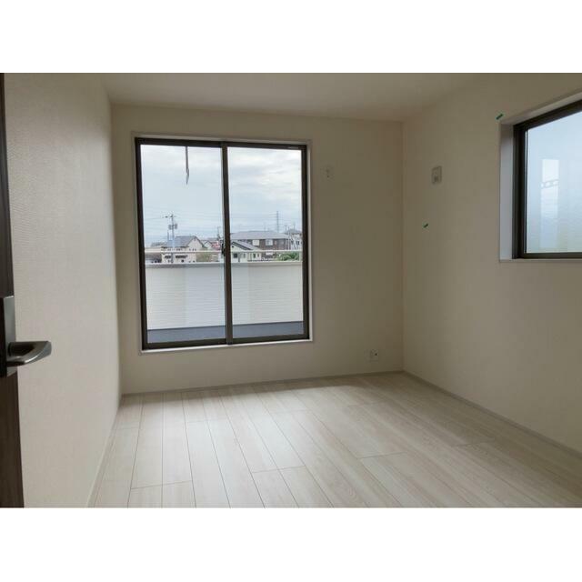 リビングとは別に静かな時間を楽しめる部屋（8号棟）