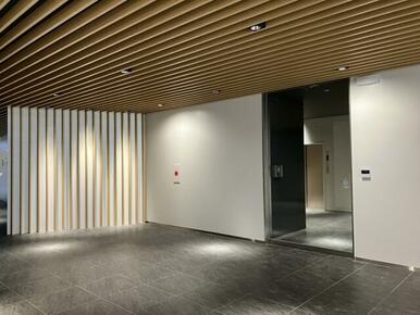 1Fエレベーターホール入口