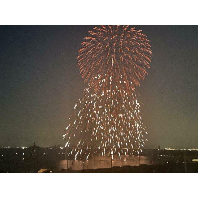 2026年7月撮影、ベランダから見た花火大会