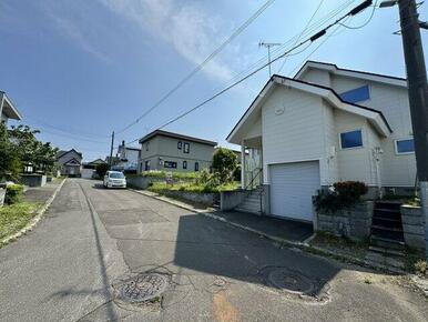 前面道路は8ｍ。
