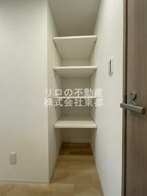奥行のある収納付です！増えがちな荷物をもスッキリ収納できます☆