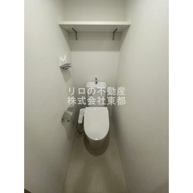 白基調で清潔感のあるトイレです♪