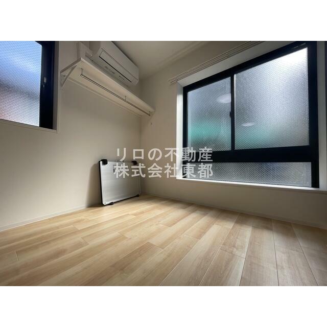 窓から暖かな日差しが入ります♪