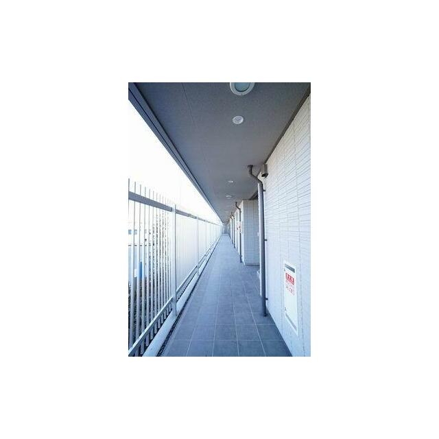 １階共用通路の様子です。