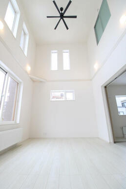 1号棟 リビング吹き抜け